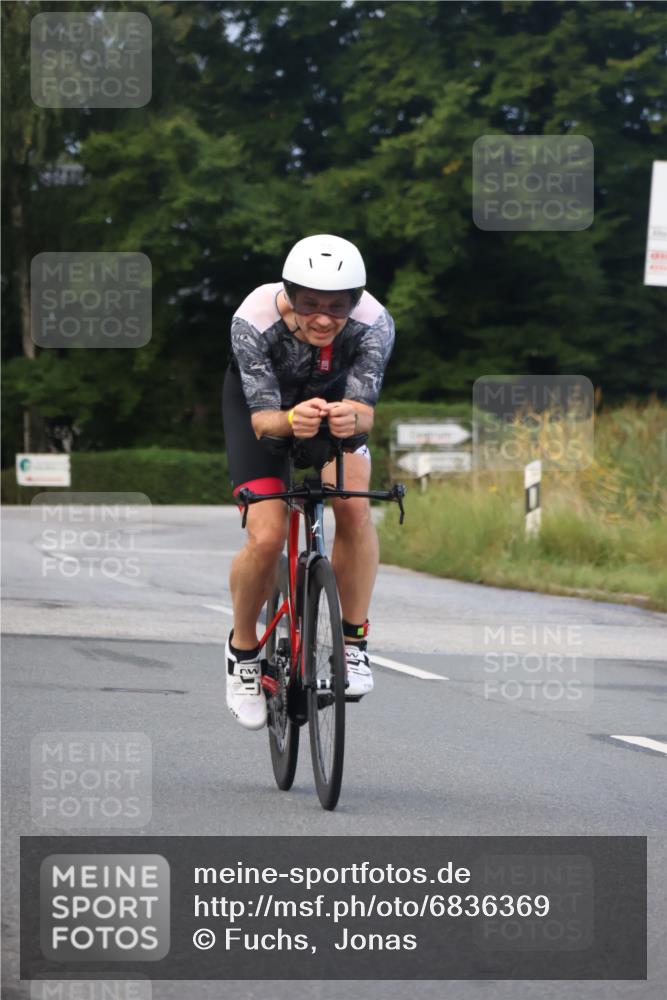 25.08.2024 - Elbe Triathlon Hamburg Fuchs,  Jonas http://msf.ph/oto/6836369 25.08.2024 08:44:34 Radfahren 46, 55, 54 meine-sportfotos.de