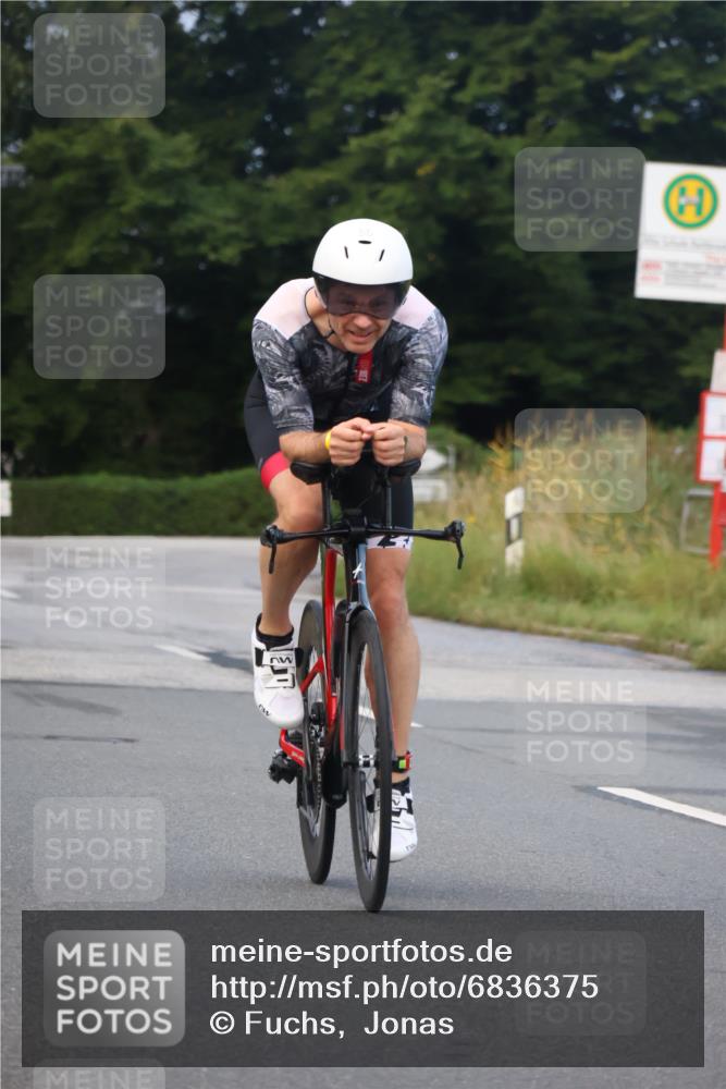 25.08.2024 - Elbe Triathlon Hamburg Fuchs,  Jonas http://msf.ph/oto/6836375 25.08.2024 08:44:34 Radfahren 46, 55, 54 meine-sportfotos.de