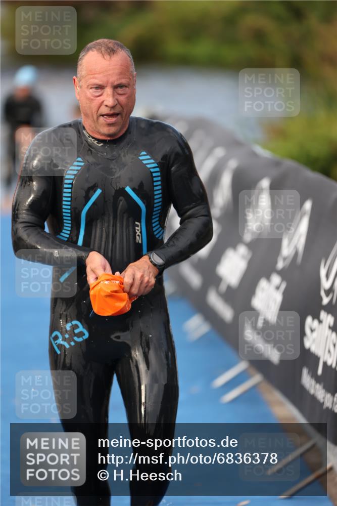 25.08.2024 - Elbe Triathlon Hamburg H.Heesch http://msf.ph/oto/6836378 25.08.2024 08:35:50 Schwimmen 59, 72, 87, 98 meine-sportfotos.de