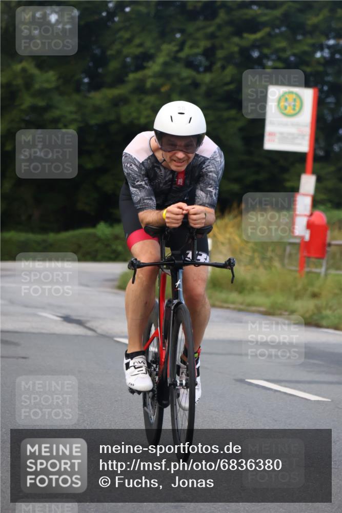 25.08.2024 - Elbe Triathlon Hamburg Fuchs,  Jonas http://msf.ph/oto/6836380 25.08.2024 08:44:34 Radfahren 46, 55, 54 meine-sportfotos.de
