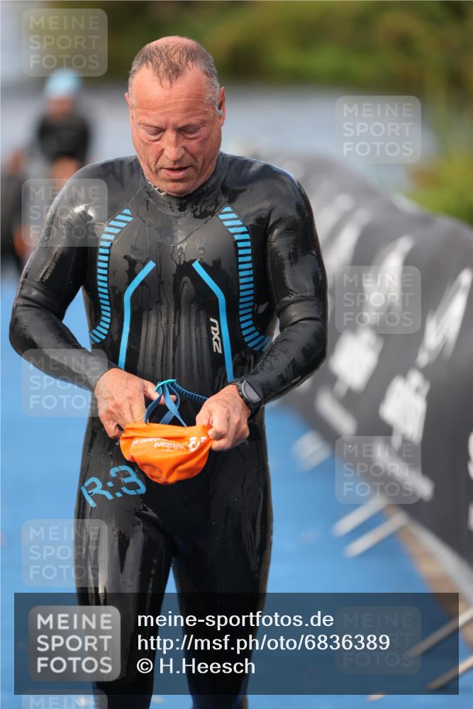 25.08.2024 - Elbe Triathlon Hamburg H.Heesch http://msf.ph/oto/6836389 25.08.2024 08:35:51 Schwimmen 45, 59, 72, 87, 98 meine-sportfotos.de