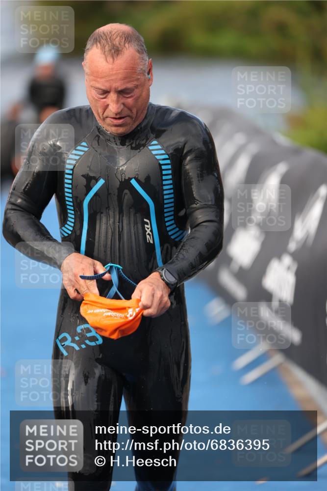 25.08.2024 - Elbe Triathlon Hamburg H.Heesch http://msf.ph/oto/6836395 25.08.2024 08:35:51 Schwimmen 45, 59, 72, 87, 98 meine-sportfotos.de