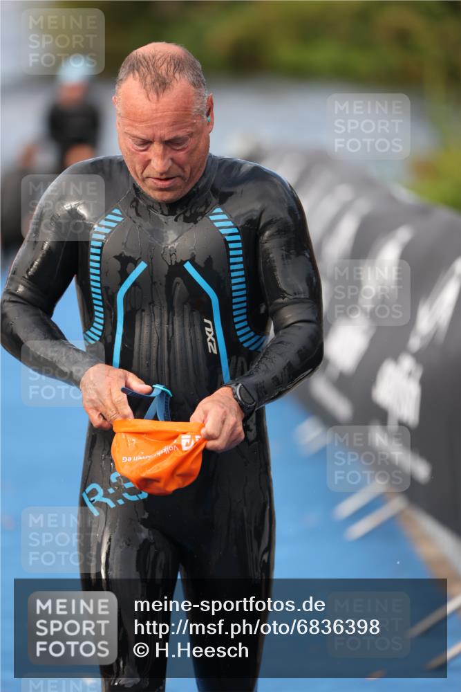 25.08.2024 - Elbe Triathlon Hamburg H.Heesch http://msf.ph/oto/6836398 25.08.2024 08:35:51 Schwimmen 45, 59, 72, 87, 98 meine-sportfotos.de