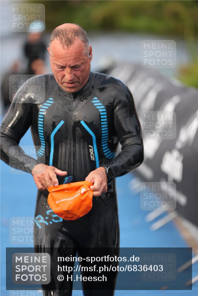 25.08.2024 - Elbe Triathlon Hamburg H.Heesch http://msf.ph/oto/6836403 25.08.2024 08:35:51 Schwimmen 45, 59, 72, 87, 98 meine-sportfotos.de