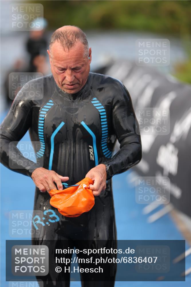 25.08.2024 - Elbe Triathlon Hamburg H.Heesch http://msf.ph/oto/6836407 25.08.2024 08:35:51 Schwimmen 45, 59, 72, 87, 98 meine-sportfotos.de