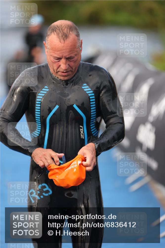 25.08.2024 - Elbe Triathlon Hamburg H.Heesch http://msf.ph/oto/6836412 25.08.2024 08:35:51 Schwimmen 45, 59, 72, 87, 98 meine-sportfotos.de
