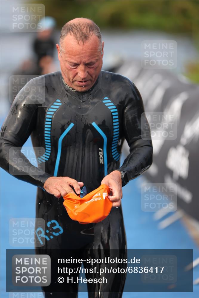 25.08.2024 - Elbe Triathlon Hamburg H.Heesch http://msf.ph/oto/6836417 25.08.2024 08:35:51 Schwimmen 45, 59, 72, 87, 98 meine-sportfotos.de