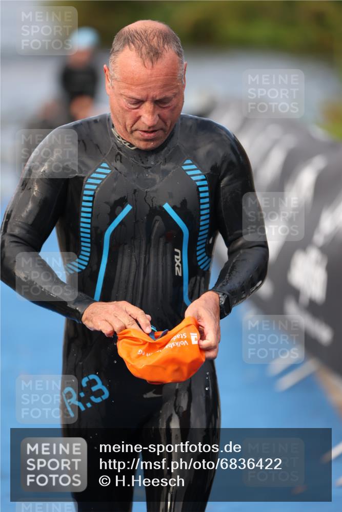 25.08.2024 - Elbe Triathlon Hamburg H.Heesch http://msf.ph/oto/6836422 25.08.2024 08:35:51 Schwimmen 45, 59, 72, 87, 98 meine-sportfotos.de