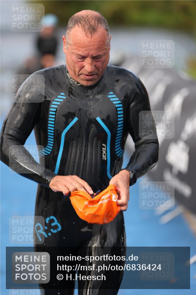 25.08.2024 - Elbe Triathlon Hamburg H.Heesch http://msf.ph/oto/6836424 25.08.2024 08:35:51 Schwimmen 45, 59, 72, 87, 98 meine-sportfotos.de