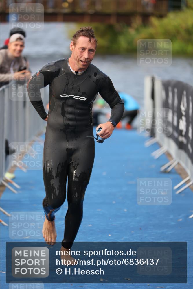 25.08.2024 - Elbe Triathlon Hamburg H.Heesch http://msf.ph/oto/6836437 25.08.2024 08:35:57 Schwimmen 45, 54, 72, 87, 88, 98 meine-sportfotos.de