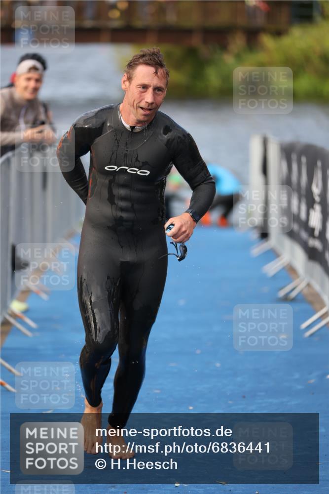 25.08.2024 - Elbe Triathlon Hamburg H.Heesch http://msf.ph/oto/6836441 25.08.2024 08:35:57 Schwimmen 45, 54, 72, 87, 88, 98 meine-sportfotos.de