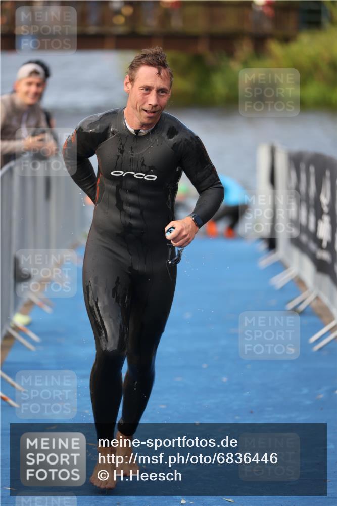 25.08.2024 - Elbe Triathlon Hamburg H.Heesch http://msf.ph/oto/6836446 25.08.2024 08:35:57 Schwimmen 45, 54, 72, 87, 88, 98 meine-sportfotos.de