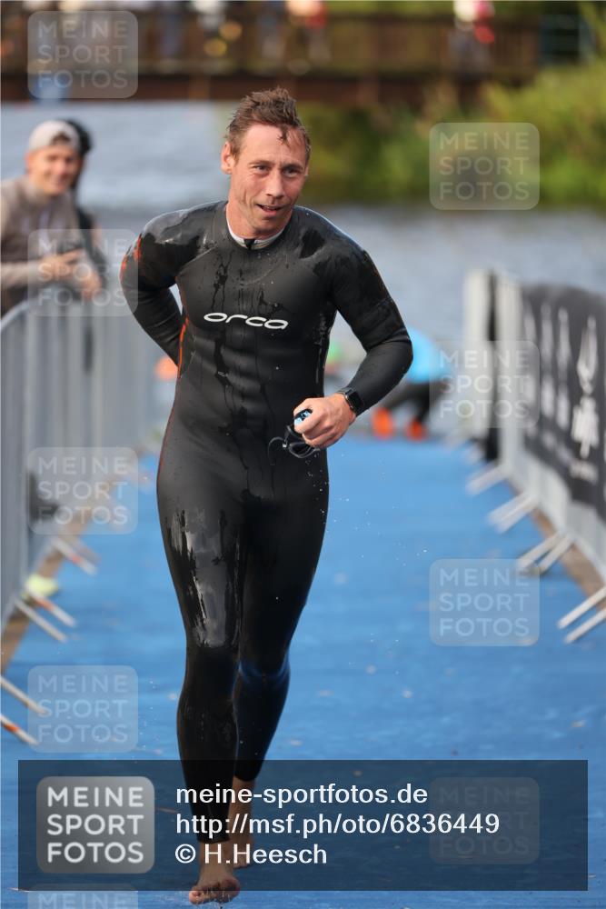 25.08.2024 - Elbe Triathlon Hamburg H.Heesch http://msf.ph/oto/6836449 25.08.2024 08:35:57 Schwimmen 45, 54, 72, 87, 88, 98 meine-sportfotos.de