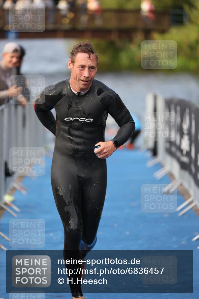 25.08.2024 - Elbe Triathlon Hamburg H.Heesch http://msf.ph/oto/6836457 25.08.2024 08:35:57 Schwimmen 45, 54, 72, 87, 88, 98 meine-sportfotos.de