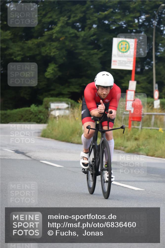 25.08.2024 - Elbe Triathlon Hamburg Fuchs,  Jonas http://msf.ph/oto/6836460 25.08.2024 08:44:47 Radfahren 87, 70, 43 meine-sportfotos.de