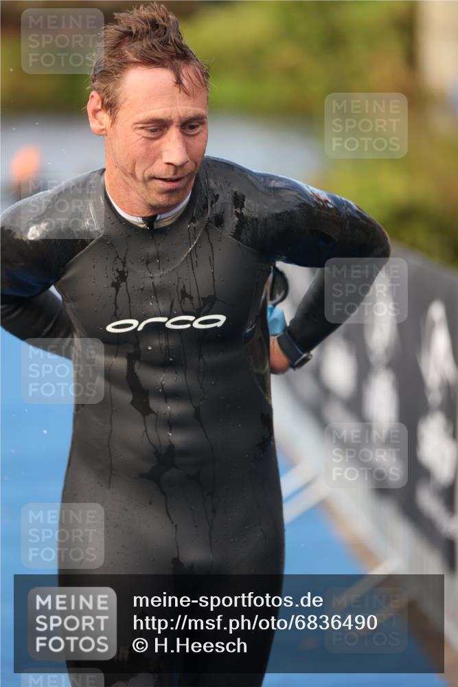 25.08.2024 - Elbe Triathlon Hamburg H.Heesch http://msf.ph/oto/6836490 25.08.2024 08:35:58 Schwimmen 45, 54, 72, 87, 88, 98 meine-sportfotos.de