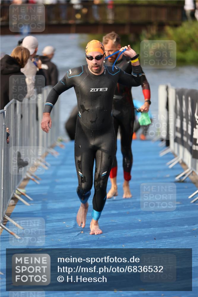 25.08.2024 - Elbe Triathlon Hamburg H.Heesch http://msf.ph/oto/6836532 25.08.2024 08:36:07 Schwimmen 43, 45, 46, 54, 72, 88, 98 meine-sportfotos.de