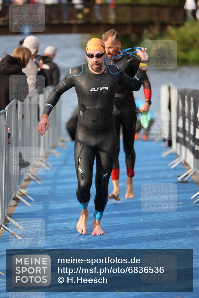 25.08.2024 - Elbe Triathlon Hamburg H.Heesch http://msf.ph/oto/6836536 25.08.2024 08:36:07 Schwimmen 43, 45, 46, 54, 72, 88, 98 meine-sportfotos.de