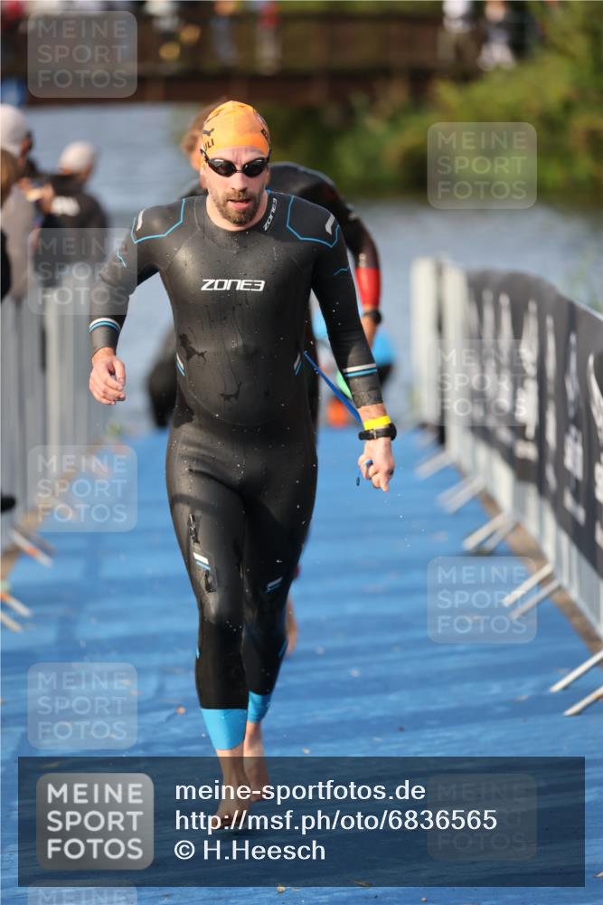 25.08.2024 - Elbe Triathlon Hamburg H.Heesch http://msf.ph/oto/6836565 25.08.2024 08:36:08 Schwimmen 43, 45, 46, 54, 72, 88, 98 meine-sportfotos.de