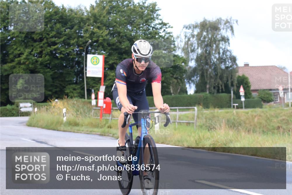 25.08.2024 - Elbe Triathlon Hamburg Fuchs,  Jonas http://msf.ph/oto/6836574 25.08.2024 08:45:23 Radfahren 90, 88 meine-sportfotos.de