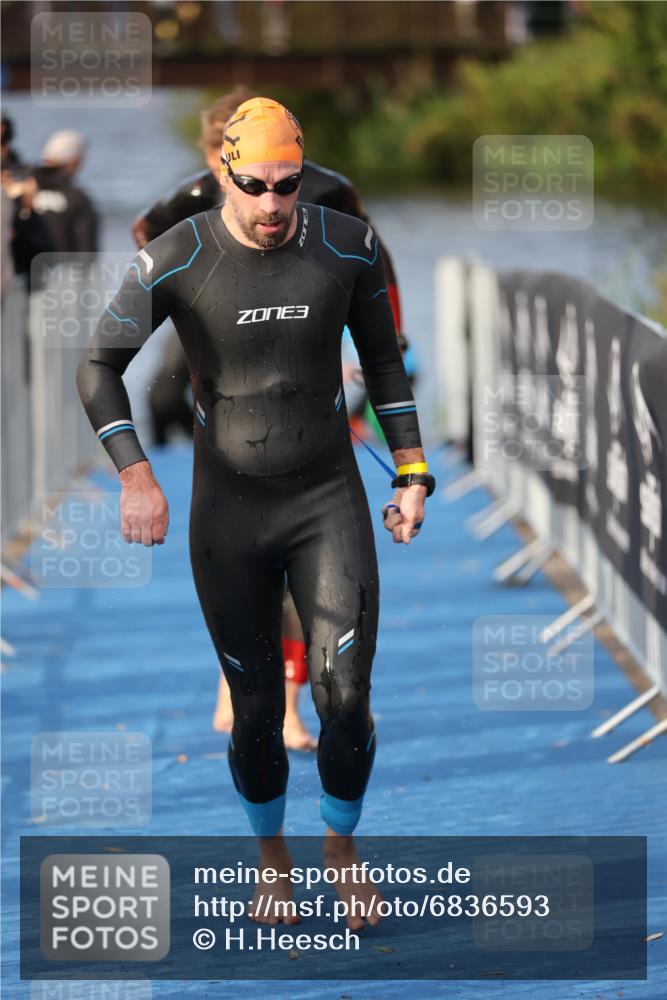25.08.2024 - Elbe Triathlon Hamburg H.Heesch http://msf.ph/oto/6836593 25.08.2024 08:36:08 Schwimmen 43, 45, 46, 54, 72, 88, 98 meine-sportfotos.de