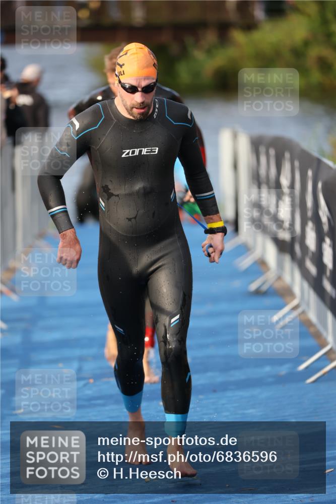 25.08.2024 - Elbe Triathlon Hamburg H.Heesch http://msf.ph/oto/6836596 25.08.2024 08:36:08 Schwimmen 43, 45, 46, 54, 72, 88, 98 meine-sportfotos.de