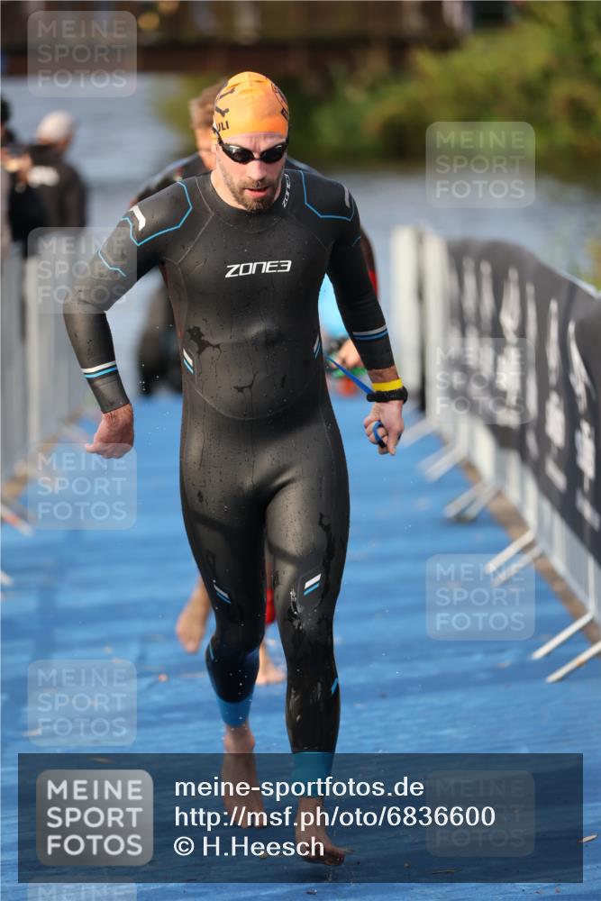 25.08.2024 - Elbe Triathlon Hamburg H.Heesch http://msf.ph/oto/6836600 25.08.2024 08:36:08 Schwimmen 43, 45, 46, 54, 72, 88, 98 meine-sportfotos.de