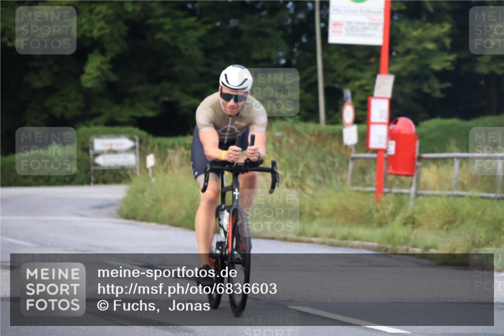 25.08.2024 - Elbe Triathlon Hamburg Fuchs,  Jonas http://msf.ph/oto/6836603 25.08.2024 08:45:29 Radfahren 88, 98 meine-sportfotos.de