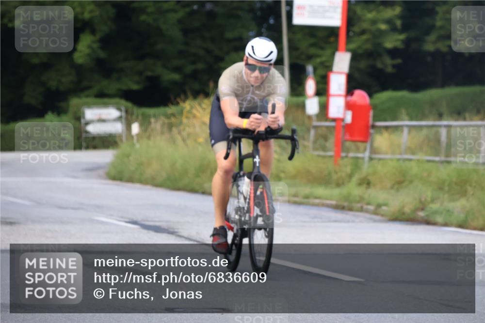 25.08.2024 - Elbe Triathlon Hamburg Fuchs,  Jonas http://msf.ph/oto/6836609 25.08.2024 08:45:29 Radfahren 88, 98 meine-sportfotos.de