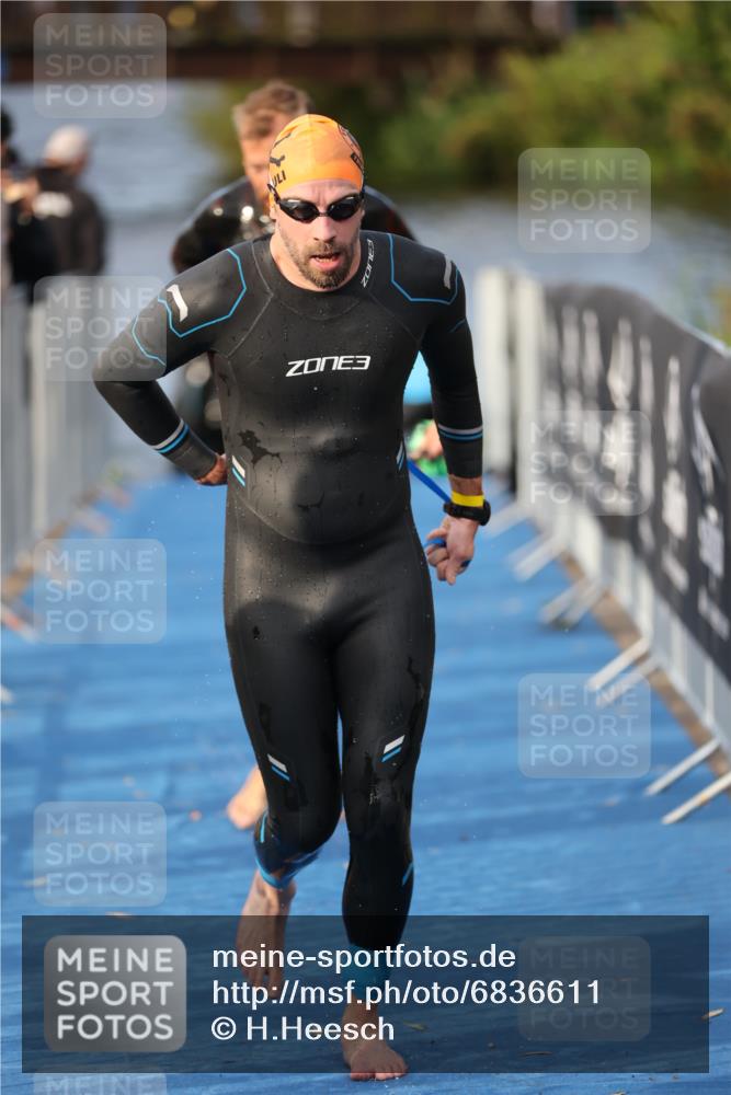 25.08.2024 - Elbe Triathlon Hamburg H.Heesch http://msf.ph/oto/6836611 25.08.2024 08:36:08 Schwimmen 43, 45, 46, 54, 72, 88, 98 meine-sportfotos.de