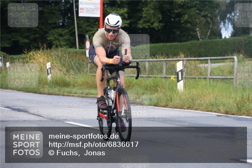 25.08.2024 - Elbe Triathlon Hamburg Fuchs,  Jonas http://msf.ph/oto/6836617 25.08.2024 08:45:29 Radfahren 88, 98 meine-sportfotos.de