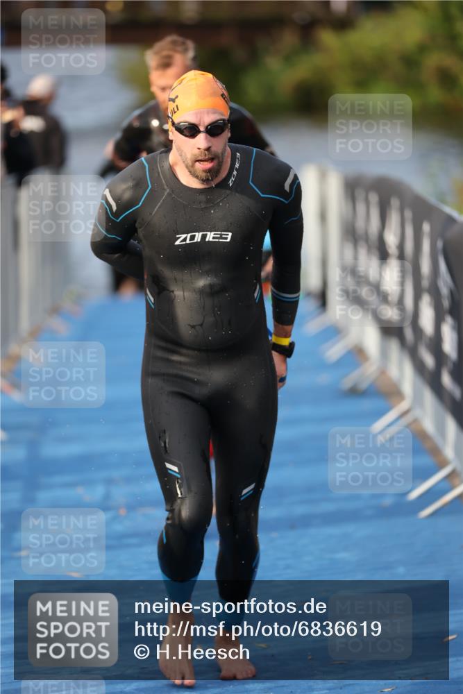25.08.2024 - Elbe Triathlon Hamburg H.Heesch http://msf.ph/oto/6836619 25.08.2024 08:36:08 Schwimmen 43, 45, 46, 54, 72, 88, 98 meine-sportfotos.de