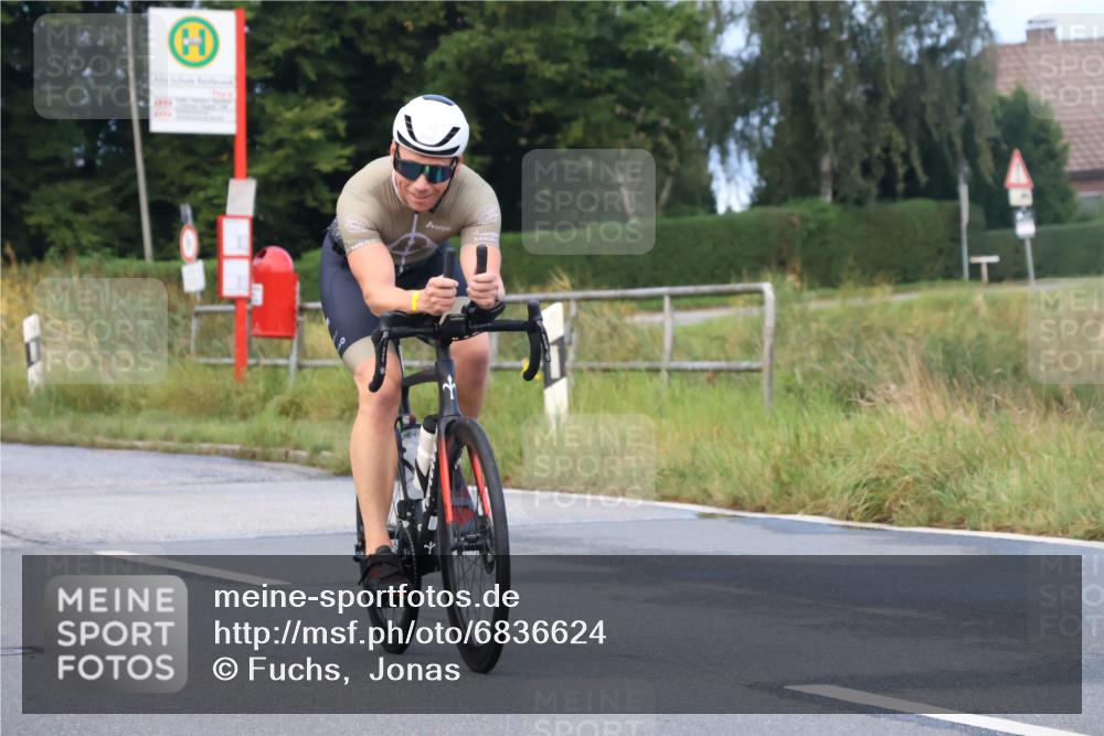 25.08.2024 - Elbe Triathlon Hamburg Fuchs,  Jonas http://msf.ph/oto/6836624 25.08.2024 08:45:29 Radfahren 88, 98 meine-sportfotos.de