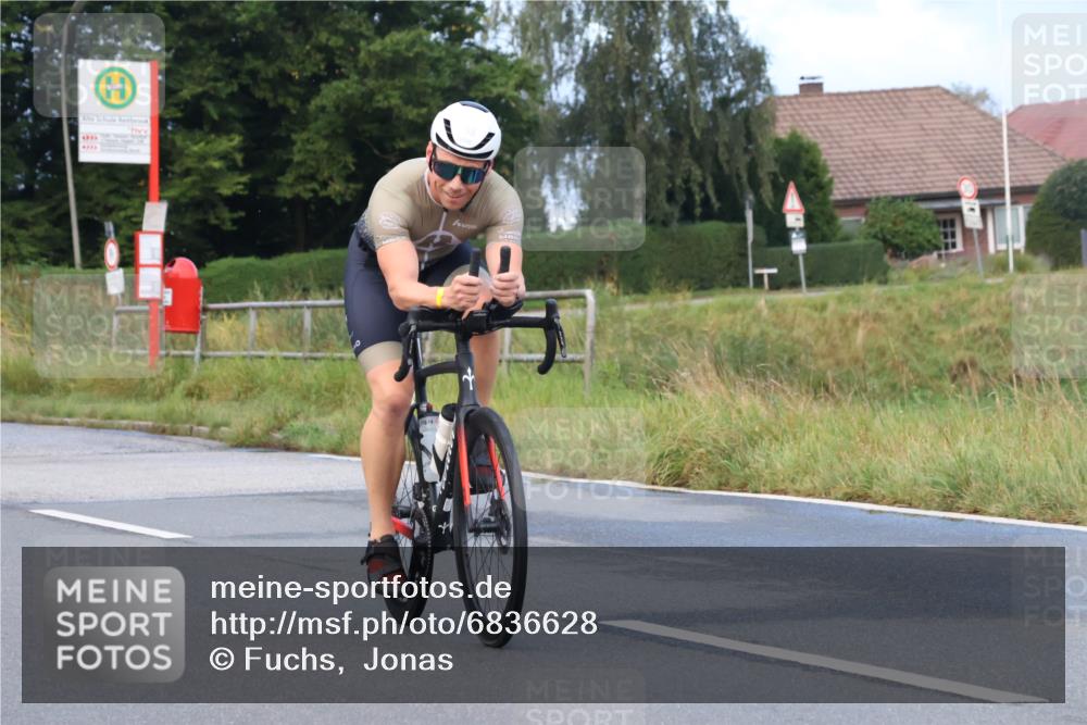 25.08.2024 - Elbe Triathlon Hamburg Fuchs,  Jonas http://msf.ph/oto/6836628 25.08.2024 08:45:30 Radfahren 98 meine-sportfotos.de