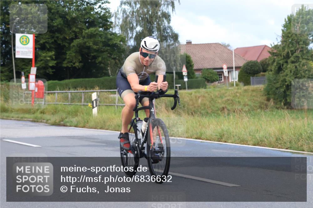 25.08.2024 - Elbe Triathlon Hamburg Fuchs,  Jonas http://msf.ph/oto/6836632 25.08.2024 08:45:30 Radfahren 98 meine-sportfotos.de