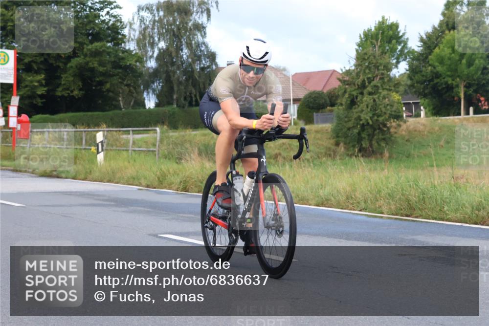 25.08.2024 - Elbe Triathlon Hamburg Fuchs,  Jonas http://msf.ph/oto/6836637 25.08.2024 08:45:30 Radfahren 98 meine-sportfotos.de