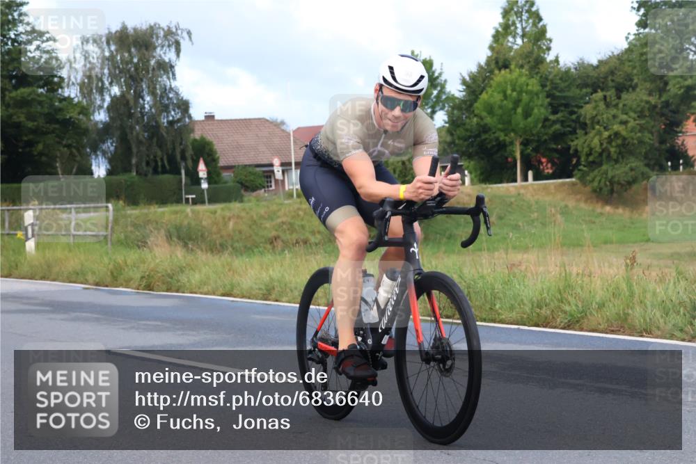25.08.2024 - Elbe Triathlon Hamburg Fuchs,  Jonas http://msf.ph/oto/6836640 25.08.2024 08:45:30 Radfahren 98 meine-sportfotos.de