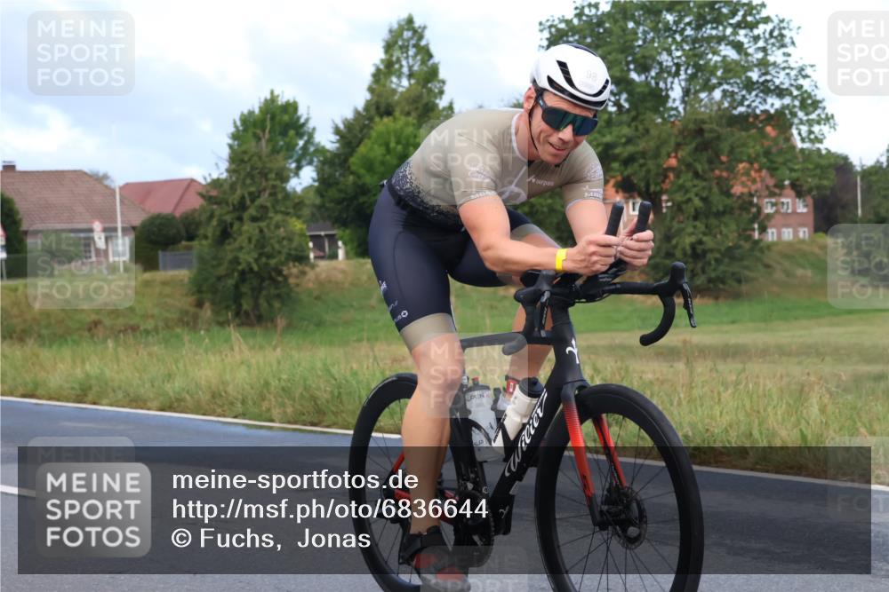 25.08.2024 - Elbe Triathlon Hamburg Fuchs,  Jonas http://msf.ph/oto/6836644 25.08.2024 08:45:30 Radfahren 98 meine-sportfotos.de