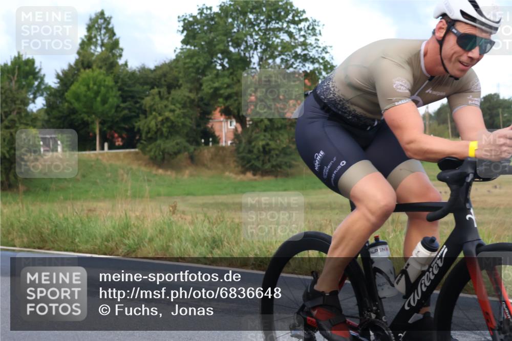 25.08.2024 - Elbe Triathlon Hamburg Fuchs,  Jonas http://msf.ph/oto/6836648 25.08.2024 08:45:30 Radfahren 98 meine-sportfotos.de