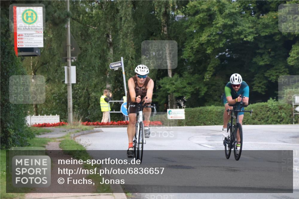 25.08.2024 - Elbe Triathlon Hamburg Fuchs,  Jonas http://msf.ph/oto/6836657 25.08.2024 08:46:04 Radfahren 44, 93 meine-sportfotos.de