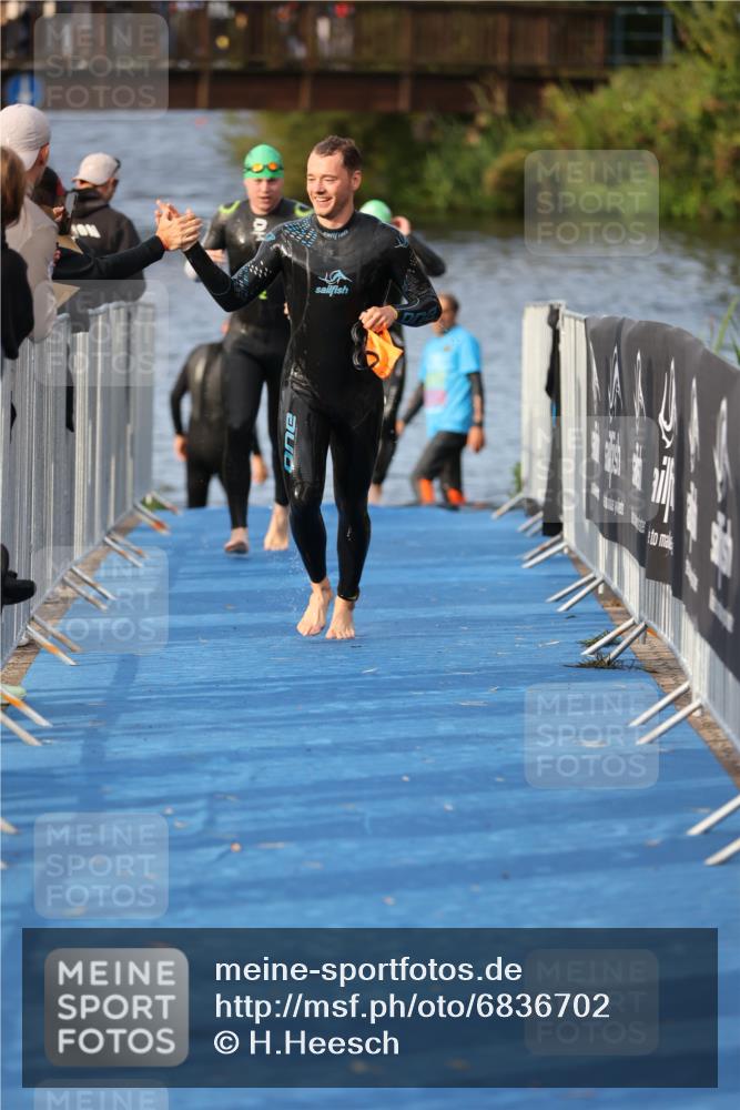 25.08.2024 - Elbe Triathlon Hamburg H.Heesch http://msf.ph/oto/6836702 25.08.2024 08:36:13 Schwimmen 43, 45, 46, 54, 72, 88, 98 meine-sportfotos.de