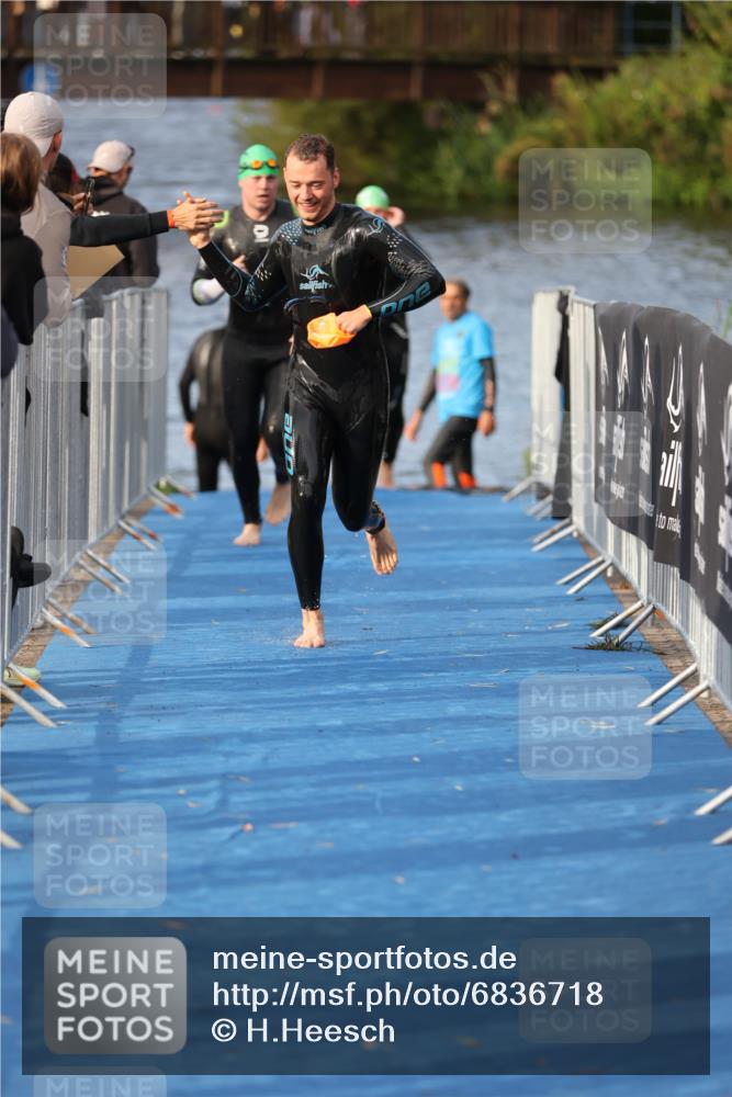 25.08.2024 - Elbe Triathlon Hamburg H.Heesch http://msf.ph/oto/6836718 25.08.2024 08:36:13 Schwimmen 43, 45, 46, 54, 72, 88, 98 meine-sportfotos.de