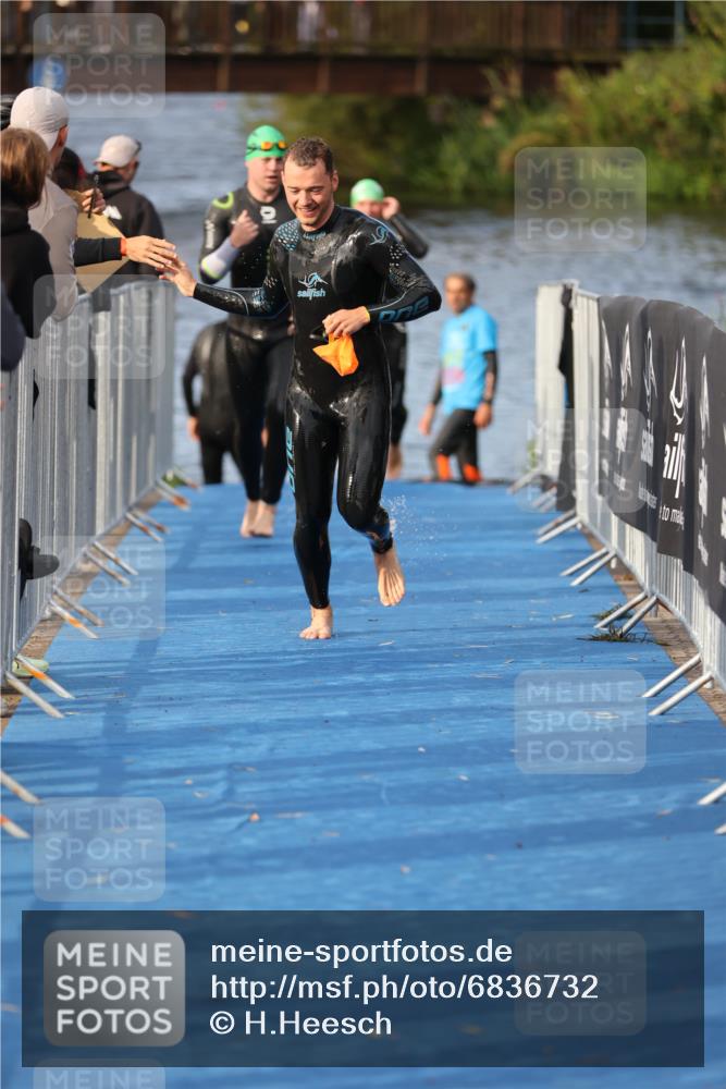 25.08.2024 - Elbe Triathlon Hamburg H.Heesch http://msf.ph/oto/6836732 25.08.2024 08:36:13 Schwimmen 43, 45, 46, 54, 72, 88, 98 meine-sportfotos.de