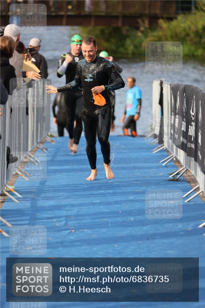 25.08.2024 - Elbe Triathlon Hamburg H.Heesch http://msf.ph/oto/6836735 25.08.2024 08:36:13 Schwimmen 43, 45, 46, 54, 72, 88, 98 meine-sportfotos.de