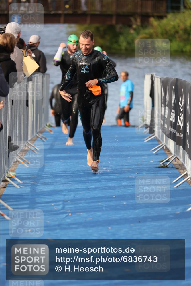 25.08.2024 - Elbe Triathlon Hamburg H.Heesch http://msf.ph/oto/6836743 25.08.2024 08:36:13 Schwimmen 43, 45, 46, 54, 72, 88, 98 meine-sportfotos.de