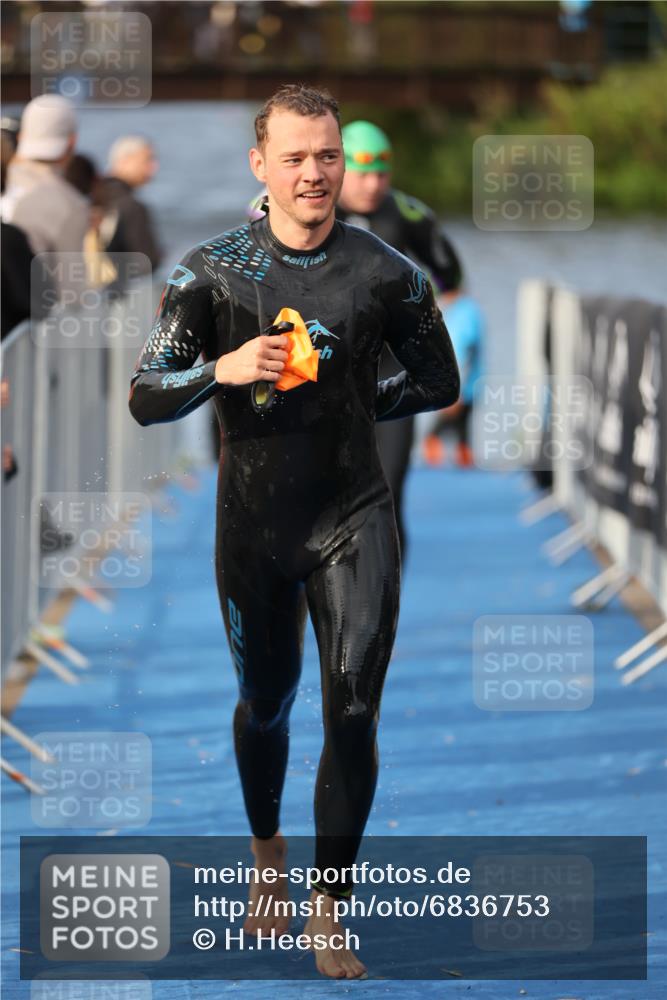 25.08.2024 - Elbe Triathlon Hamburg H.Heesch http://msf.ph/oto/6836753 25.08.2024 08:36:15 Schwimmen 43, 45, 46, 54, 88, 90, 98 meine-sportfotos.de