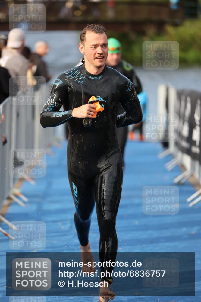 25.08.2024 - Elbe Triathlon Hamburg H.Heesch http://msf.ph/oto/6836757 25.08.2024 08:36:15 Schwimmen 43, 45, 46, 54, 88, 90, 98 meine-sportfotos.de