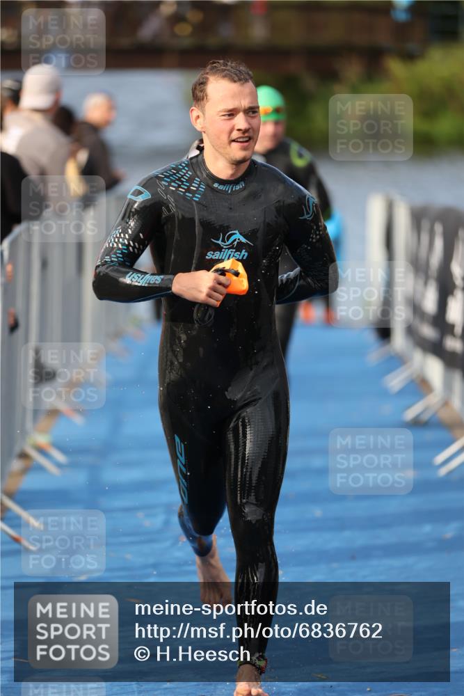 25.08.2024 - Elbe Triathlon Hamburg H.Heesch http://msf.ph/oto/6836762 25.08.2024 08:36:15 Schwimmen 43, 45, 46, 54, 88, 90, 98 meine-sportfotos.de