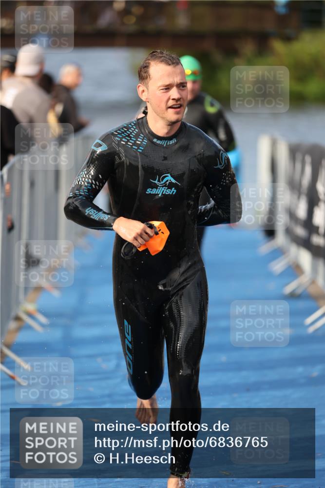 25.08.2024 - Elbe Triathlon Hamburg H.Heesch http://msf.ph/oto/6836765 25.08.2024 08:36:15 Schwimmen 43, 45, 46, 54, 88, 90, 98 meine-sportfotos.de
