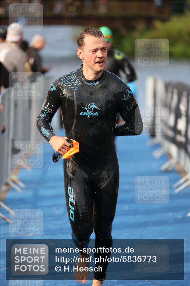 25.08.2024 - Elbe Triathlon Hamburg H.Heesch http://msf.ph/oto/6836773 25.08.2024 08:36:16 Schwimmen 43, 45, 46, 54, 88, 90, 98 meine-sportfotos.de